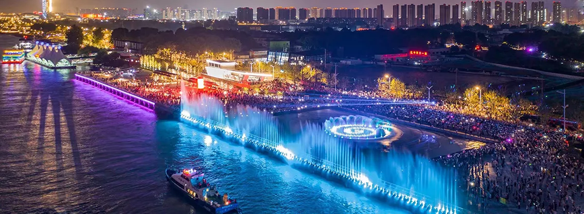 扬子江生态公园T台水秀《长江之歌智幻灯光水影观》